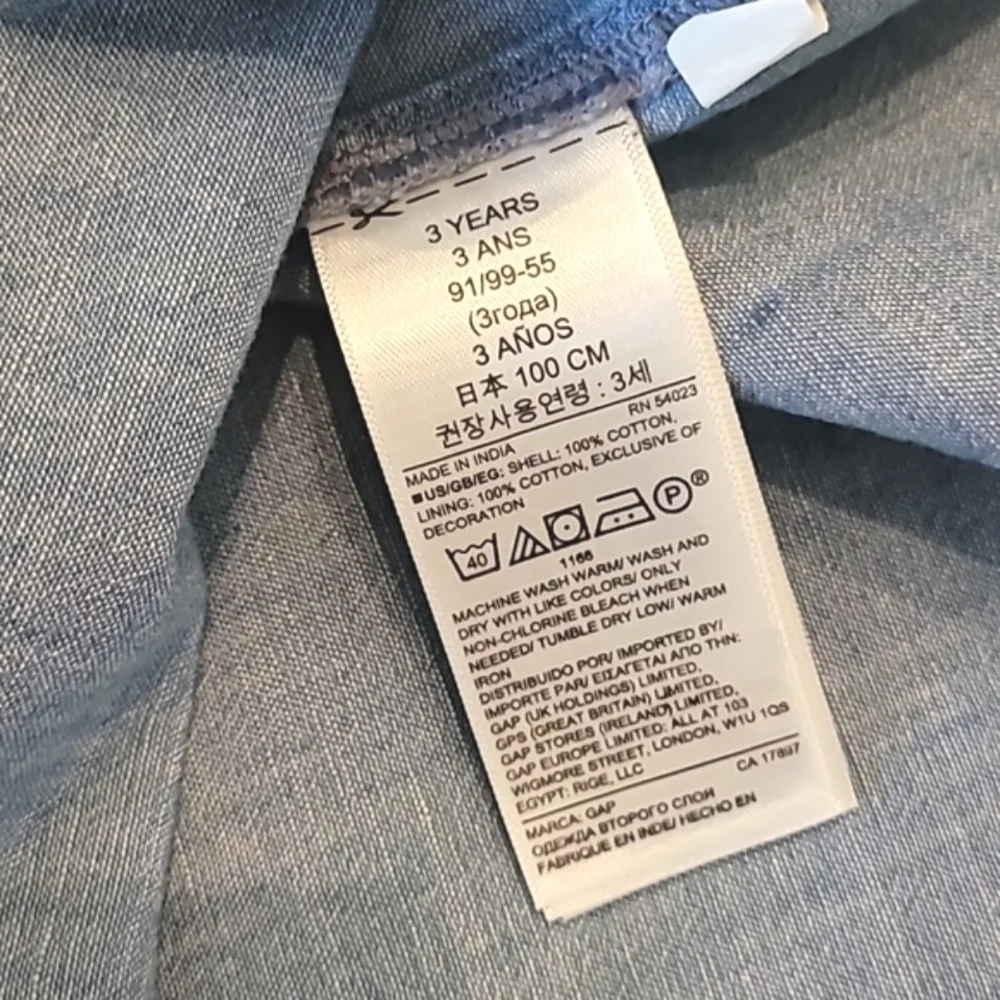 GAP sleeveless chambray